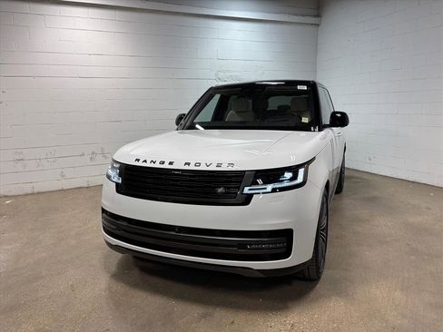 Used 2023 Land Rover Range Rover SE image 2