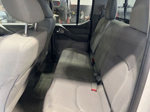 Certified 2018 Nissan Frontier SV image 8