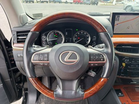 Used 2016 Lexus LX 570 4WD w/ Luxury Package image 29