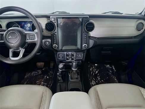 Used 2023 Jeep Gladiator Overland image 17