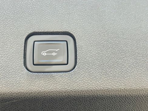 Certified 2024 Cadillac XT6 Premium Luxury w/ LPO, Floor Liner Package AWD/4WD image 19