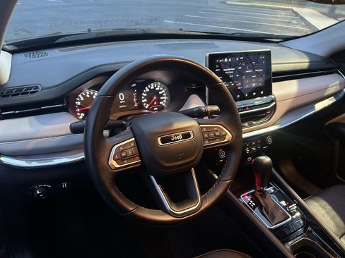 Used 2022 Jeep Compass Limited image 2