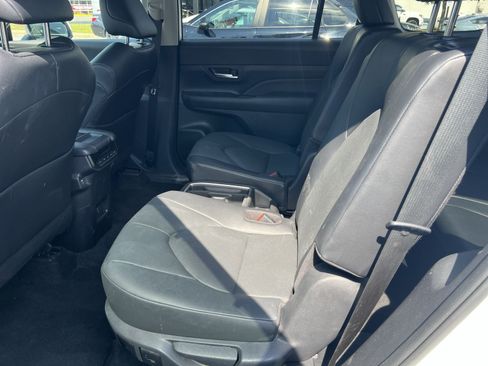 Used 2025 Toyota Grand Highlander AWD image 21