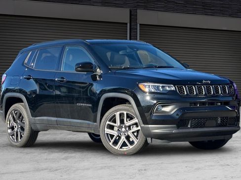 New 2026 Jeep Compass Latitude image 2