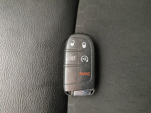Used 2019 Jeep Compass Latitude w/ Cold Weather Group AWD/4WD image 32