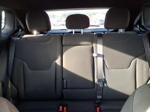 Used 2024 Jeep Compass Sport image 12