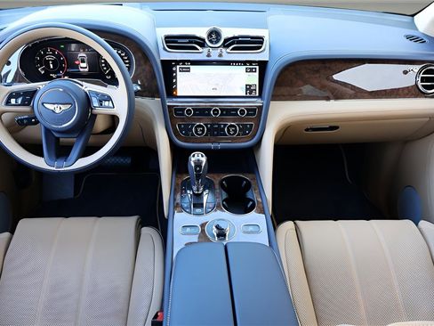 New 2025 Bentley Bentayga image 4