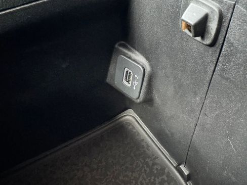 Used 2022 Jeep Wrangler Unlimited Rubicon w/ Cold Weather Group AWD/4WD image 25