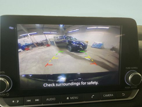 Used 2025 Nissan Rogue SV image 25