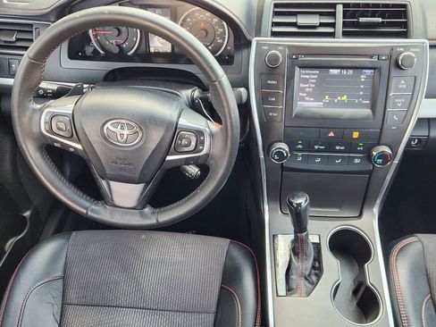 Used 2016 Toyota Camry SE image 26