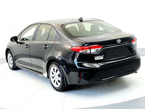 Used 2022 Toyota Corolla LE image 4