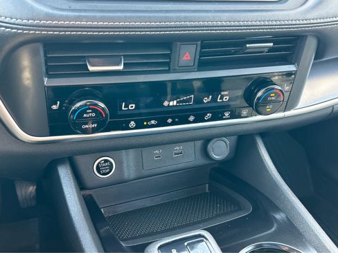 Used 2023 Nissan Rogue SV w/ SV Premium B Package image 32