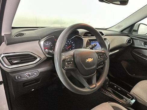 Used 2021 Chevrolet TrailBlazer LT w/ Sun and Liftgate Package FWD image 13
