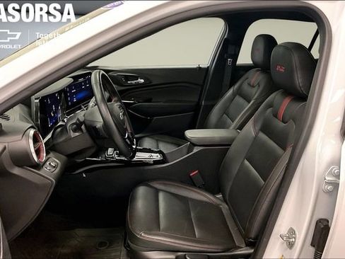 Certified 2025 Chevrolet Trax RS w/ Sunroof Package FWD image 25