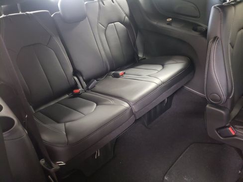 New 2026 Chrysler Pacifica Select image 11