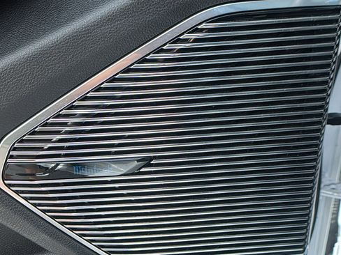 Used 2022 Jeep Grand Cherokee Overland w/ Advanced Protech Group III image 28