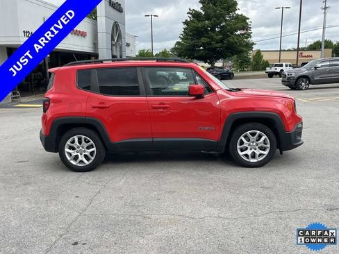 Certified 2017 Jeep Renegade Latitude FWD image 3