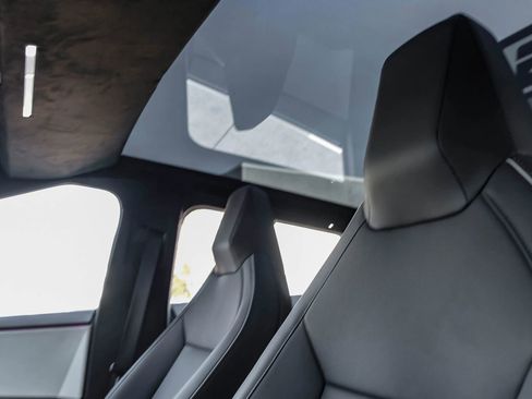 Used 2024 Tesla Cybertruck Cyberbeast AWD/4WD image 28