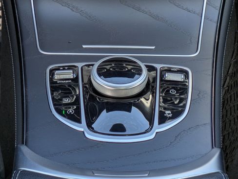 Used 2018 Mercedes-Benz GLC 300 4MATIC image 15