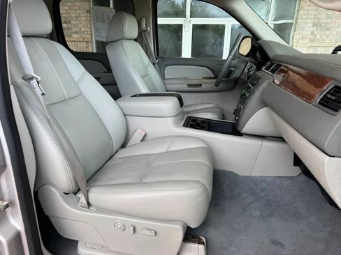 Used 2008 GMC Sierra 2500 SLT w/ Z71 Off-Road Package AWD/4WD image 24