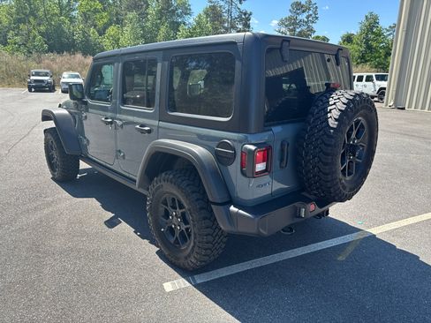 Used 2025 Jeep Wrangler Willys AWD/4WD image 8