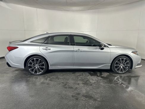 Used 2019 Toyota Avalon Touring image 13