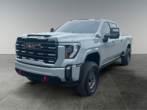 Used 2024 GMC Sierra 2500 AT4 w/ AT4 Premium Plus Package AWD/4WD image 4