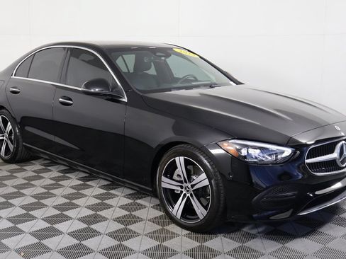 Used 2025 Mercedes-Benz C 300 4MATIC Sedan image 3