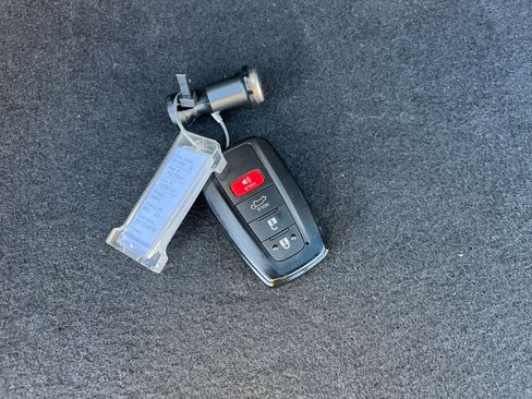 Used 2025 Toyota RAV4 XLE image 21