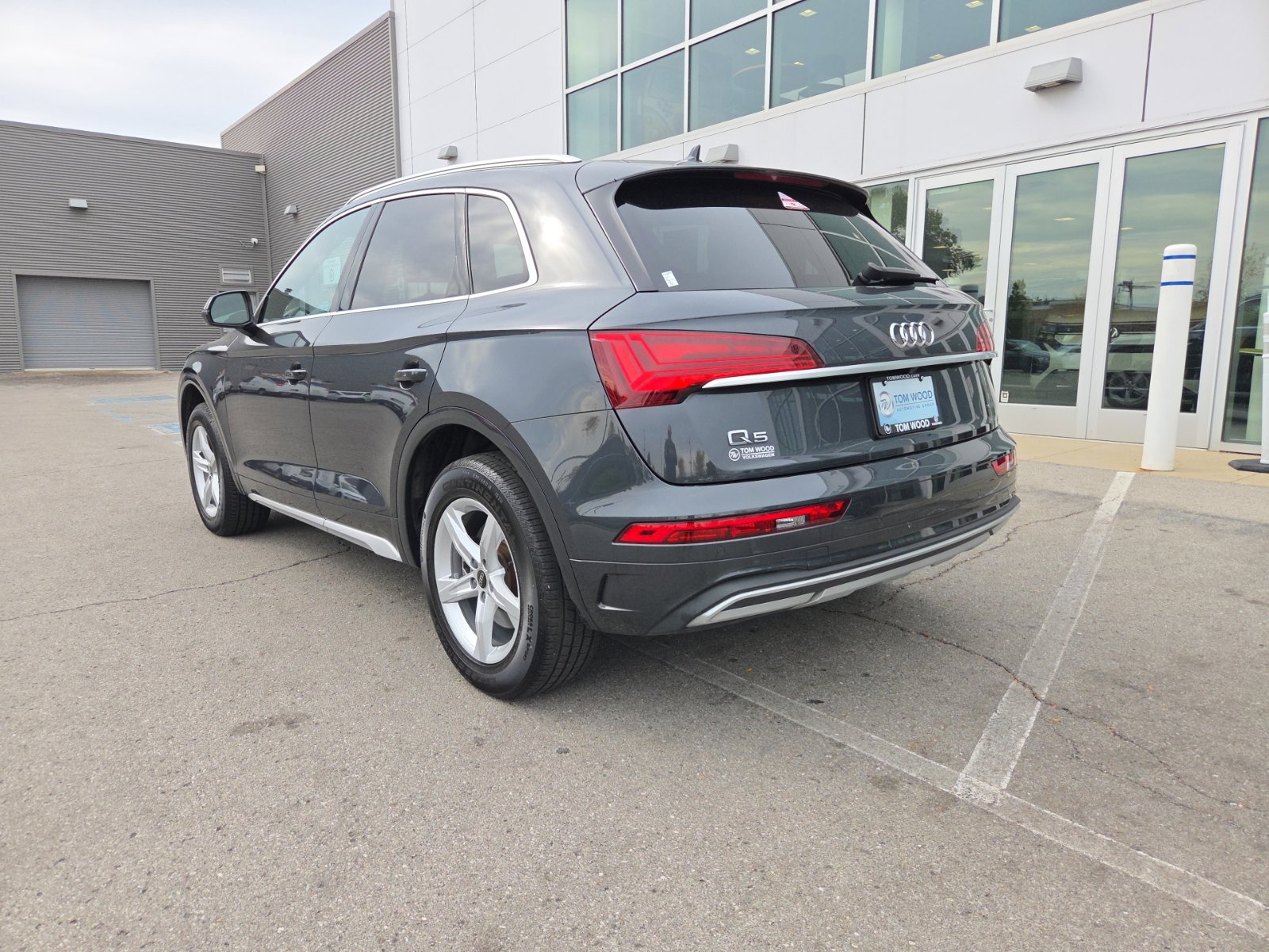 Used 2023 Audi Q5 2.0T Premium w/ Convenience Package AWD/4WD image 12