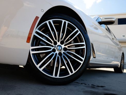 Used 2019 BMW 540i xDrive w/ M Sport Package image 37