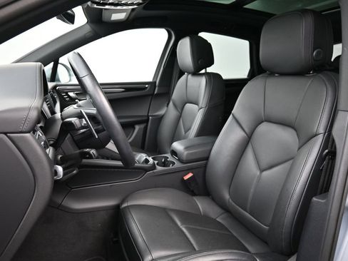 Certified 2026 Porsche Macan AWD/4WD image 5