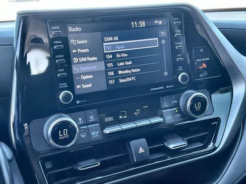 Used 2022 Toyota Highlander LE image 18