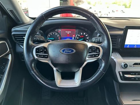 Used 2022 Ford Explorer XLT image 19