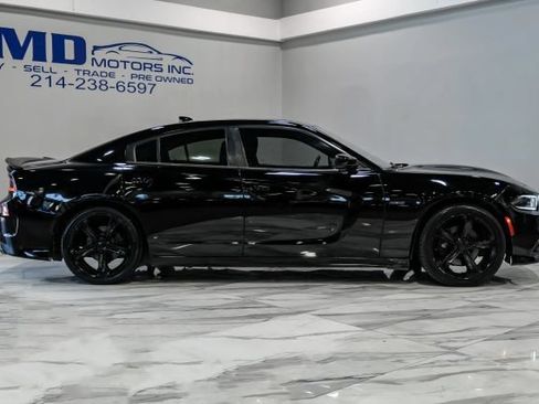 Used 2017 Dodge Charger R/T RWD image 10