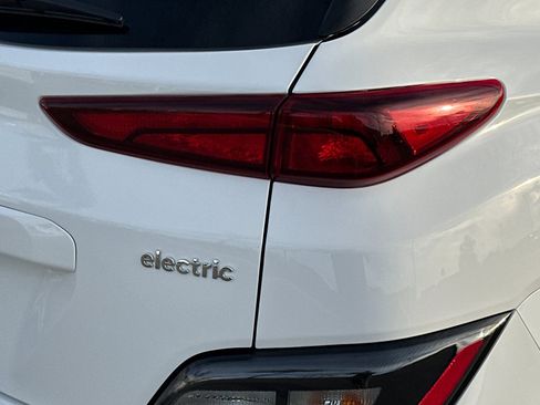 Used 2023 Hyundai Kona SE w/ Cargo Package image 25