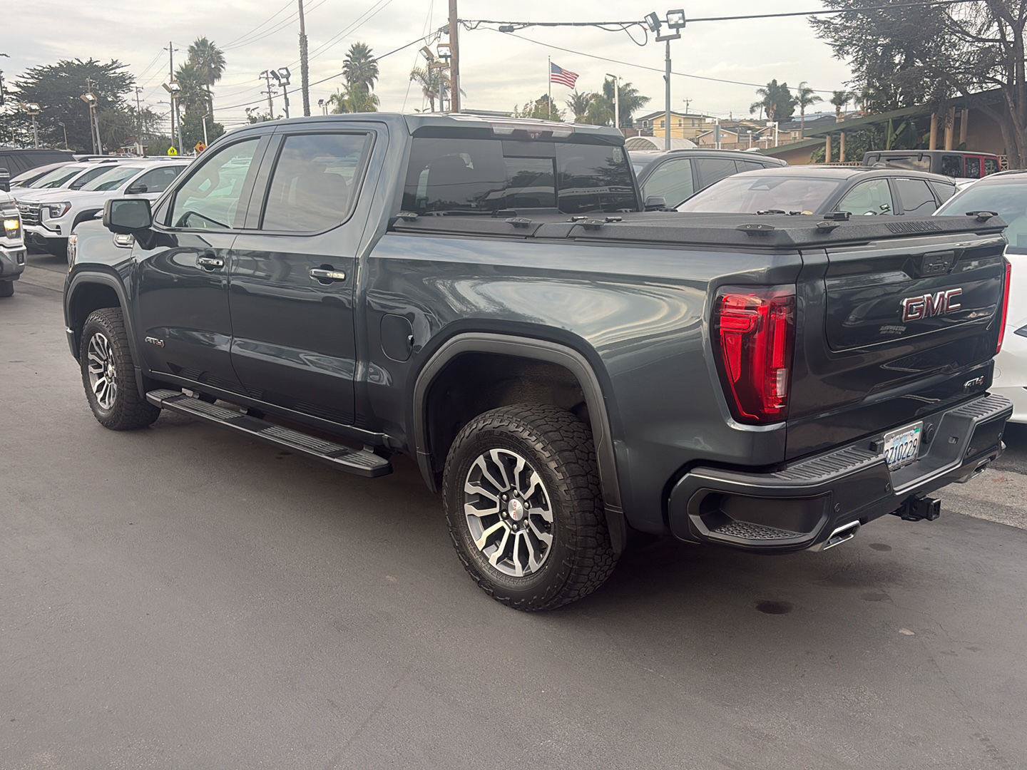 Used 2020 GMC Sierra 1500 AT4 w/ AT4 Premium Package AWD/4WD image 5