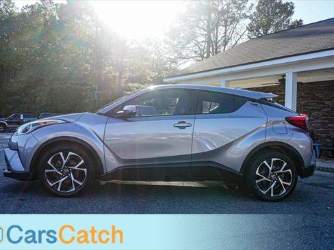 Used 2018 Toyota C-HR XLE image 8