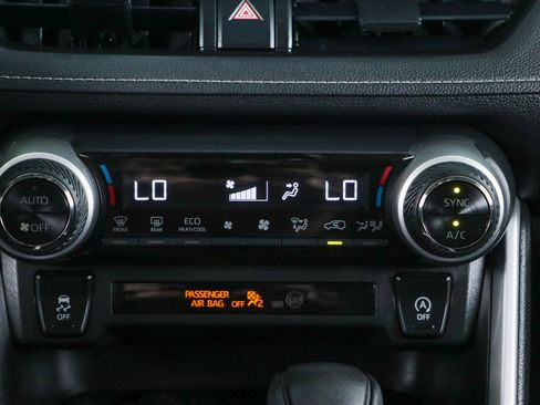 Used 2022 Toyota RAV4 XLE w/ Convenience Package FWD image 20