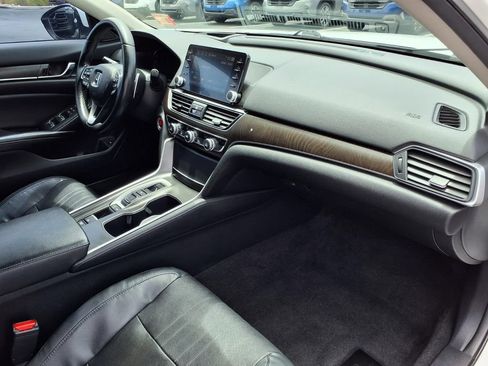 Used 2018 Honda Accord Touring image 18