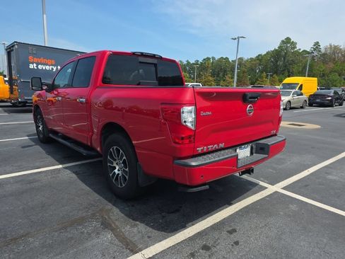 Used 2021 Nissan Titan SV w/ SV Convenience Package RWD image 8