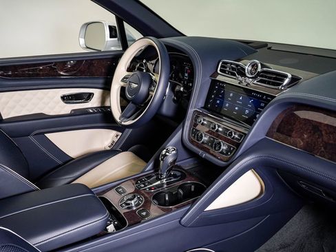 Used 2022 Bentley Bentayga AWD/4WD image 14