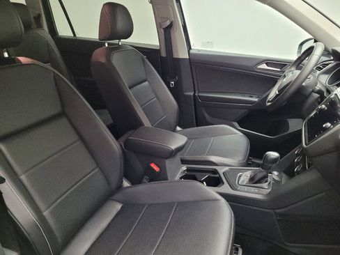 Used 2021 Volkswagen Tiguan SE FWD image 21