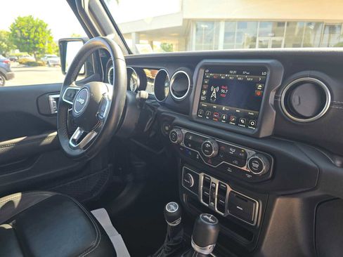 Used 2022 Jeep Wrangler Unlimited Sahara AWD/4WD image 10