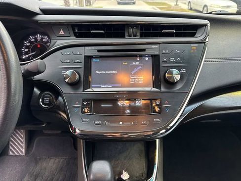 Used 2018 Toyota Avalon XLE image 25