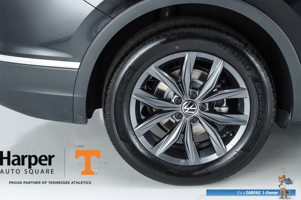 Used 2023 Volkswagen Tiguan SE w/ Panoramic Sunroof Package FWD image 13