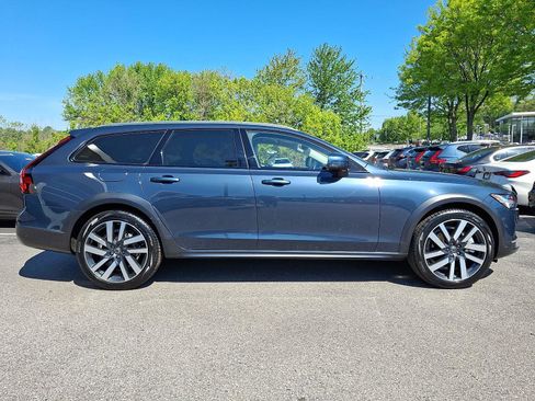 Certified 2025 Volvo V90 B6 Cross Country Ultra AWD/4WD image 7