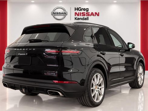 Used 2019 Porsche Cayenne w/ Premium Plus Package AWD/4WD image 3