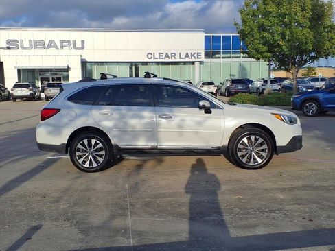 Used 2017 Subaru Outback 2.5i Touring image 17