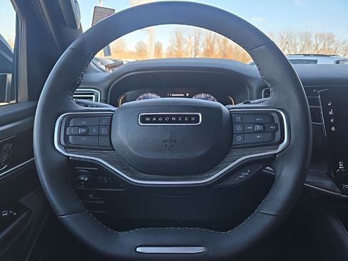 Used 2024 Jeep Wagoneer Series II image 40